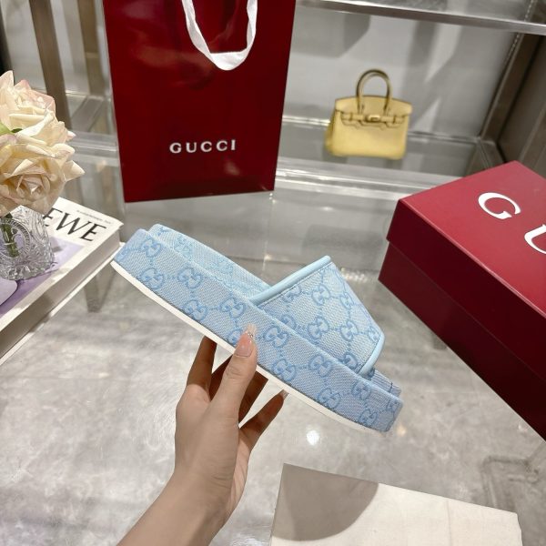 GUCCI WOMEN’S GG PLATFORM SANDAL LIGHT BLUE ‎816797 FAD9D 4952