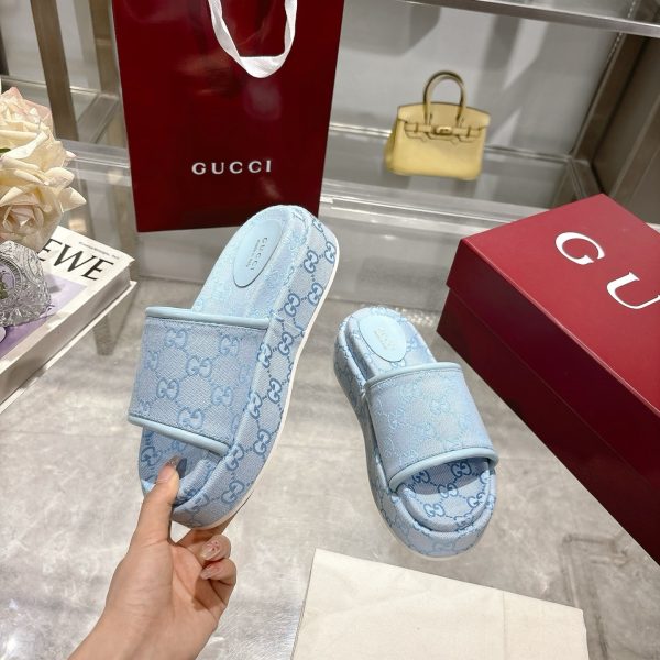GUCCI WOMEN’S GG PLATFORM SANDAL LIGHT BLUE ‎816797 FAD9D 4952
