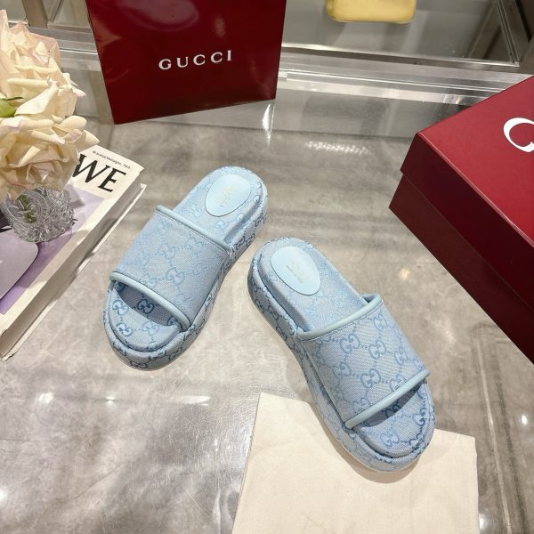 GUCCI WOMEN’S GG PLATFORM SANDAL LIGHT BLUE ‎816797 FAD9D 4952