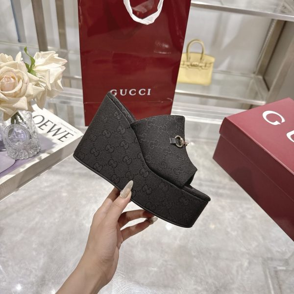 GUCCI WOMEN’S WEDGE SANDAL WITH HORSEBIT BLACK 816328 FAB10 1000
