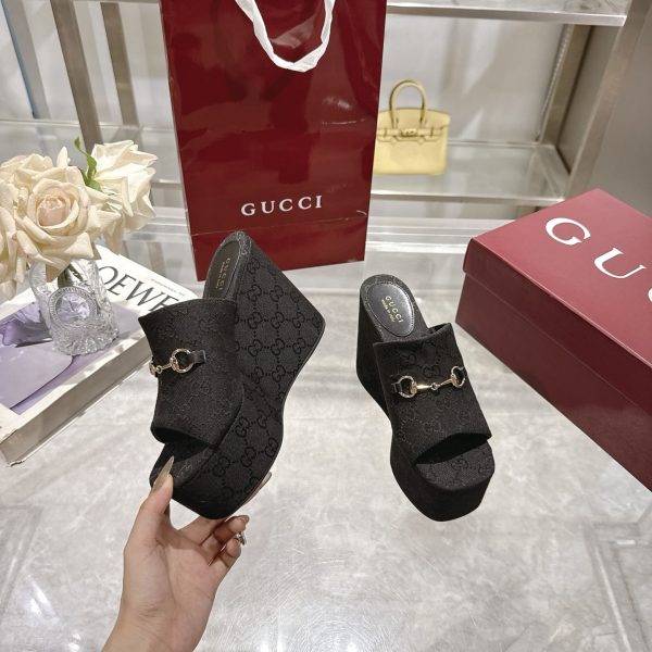 GUCCI WOMEN’S WEDGE SANDAL WITH HORSEBIT BLACK 816328 FAB10 1000