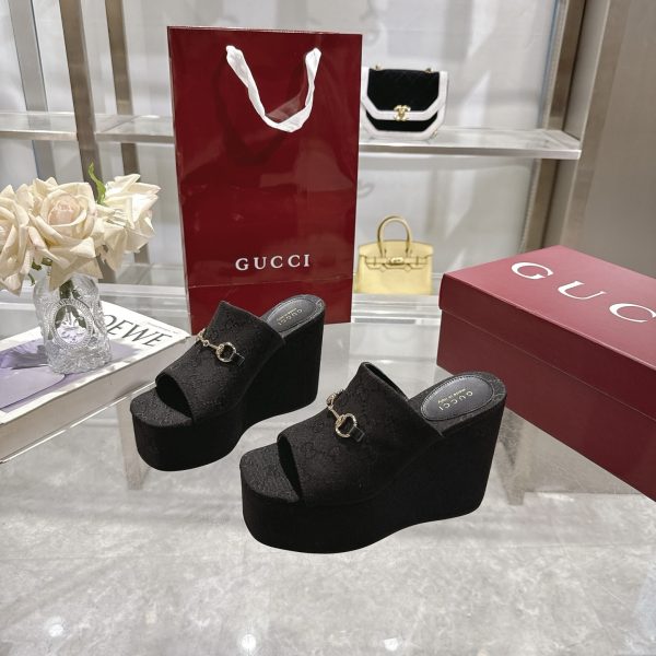 GUCCI WOMEN’S WEDGE SANDAL WITH HORSEBIT BLACK 816328 FAB10 1000