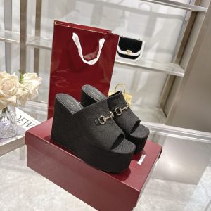 GUCCI WOMEN’S WEDGE SANDAL WITH HORSEBIT BLACK 816328 FAB10 1000