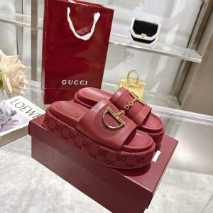 GUCCI WOMEN’S PLATFORM SLIDES WITH HORSEBIT BURGUNDY