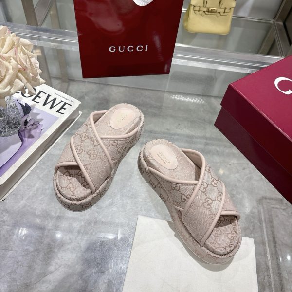 GUCCI WOMEN’S GG PLATFORM SANDAL LIGHT PINK 816798 FAD9D 6845