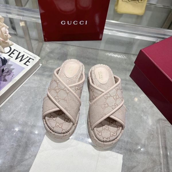 GUCCI WOMEN’S GG PLATFORM SANDAL LIGHT PINK 816798 FAD9D 6845