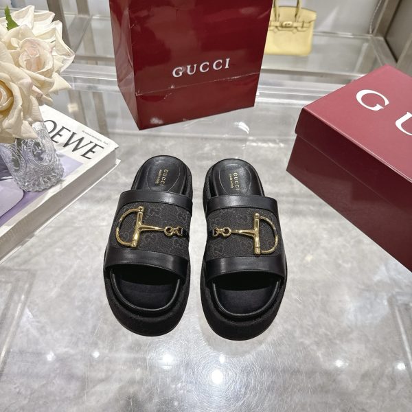 GUCCI WOMEN’S PLATFORM SLIDES WITH HORSEBIT BLACK