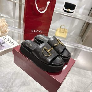 GUCCI WOMEN’S PLATFORM SLIDES WITH HORSEBIT BLACK