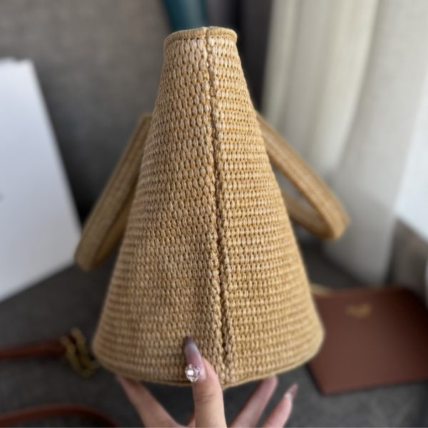 CELINE SUPPLE SMALL TRIOMPHE CLASSIC PANIER IN RAFFIA TAN 25CM