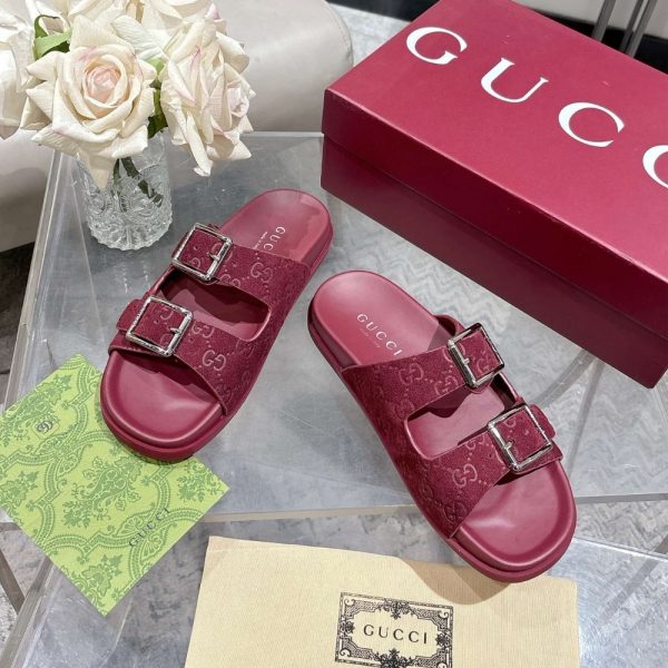 GUCCI WOMEN’S SLIDE SANDAL BURGUNDY