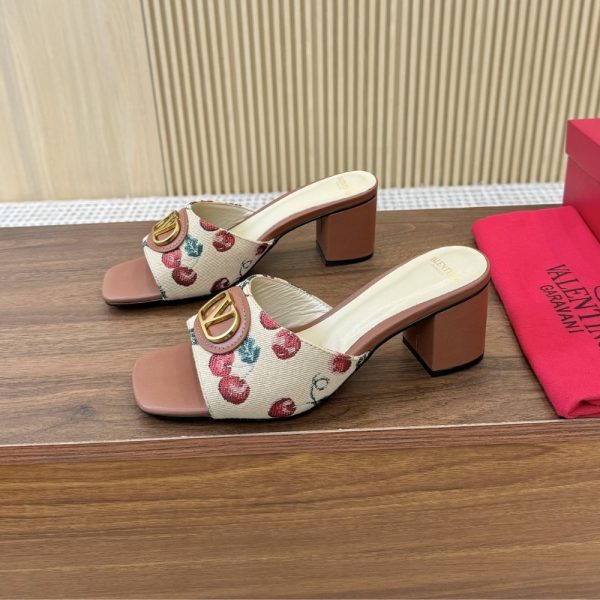 VALENTINO VLOGO SIGNATURE CHERRYFIC SLIDE SANDAL NATURAL 6W0S0MH7NNX 32H