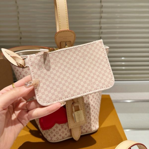 LOUIS VUIITON ALL IN BB SAND 16CM M15130