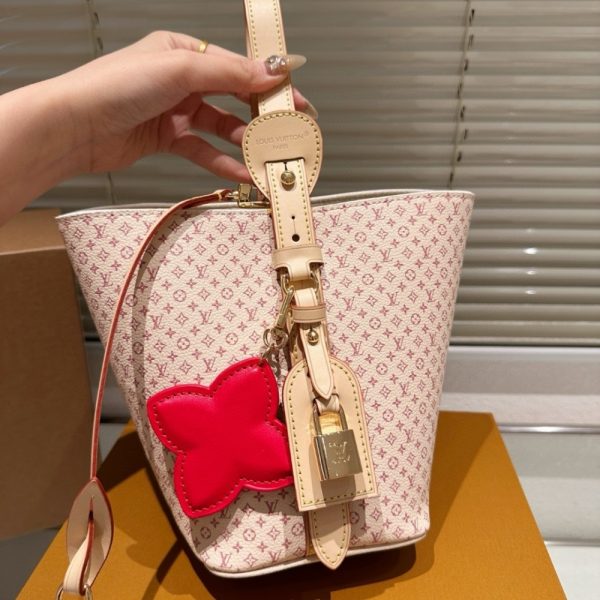 LOUIS VUIITON ALL IN BB SAND 16CM M15130