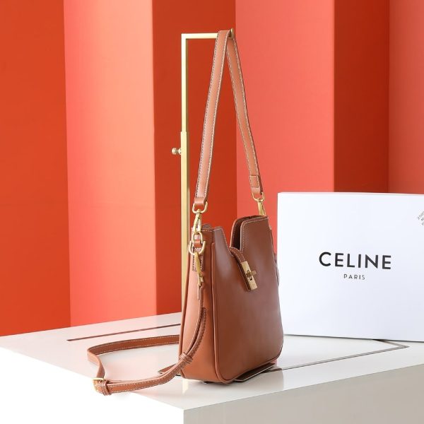 CELINE SMALL CAMILLE 16 SOFT BAG TAN 24CM 120693FX9 04LU