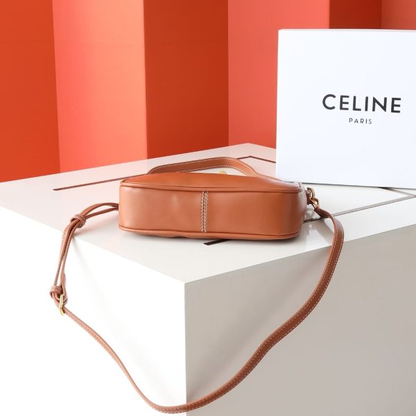 CELINE SMALL CAMILLE 16 SOFT BAG TAN 24CM 120693FX9 04LU