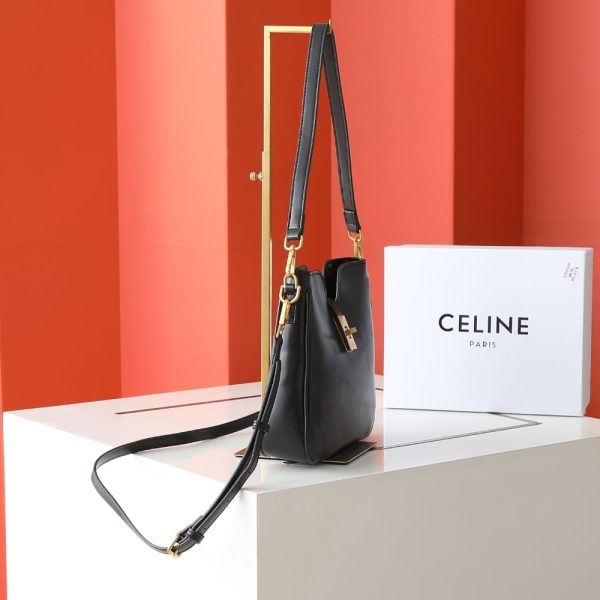 CELINE SMALL CAMILLE 16 SOFT BAG BLACK 24CM 120693FX9 38NO