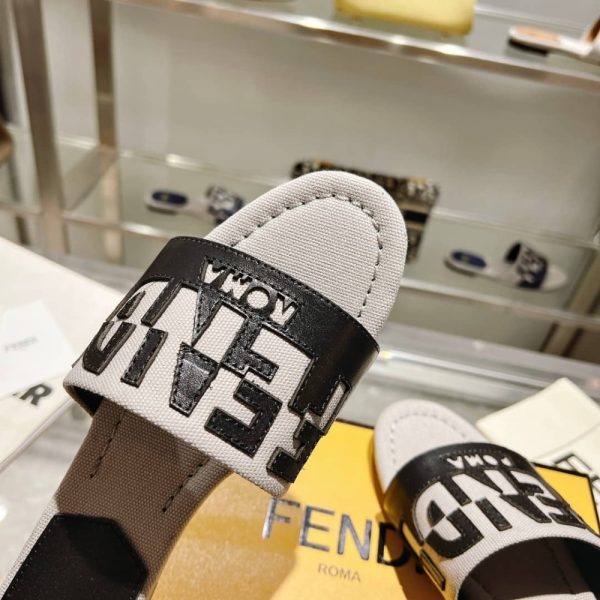 FENDI LOGO BICOLOR FLAT SANDALS WHITE