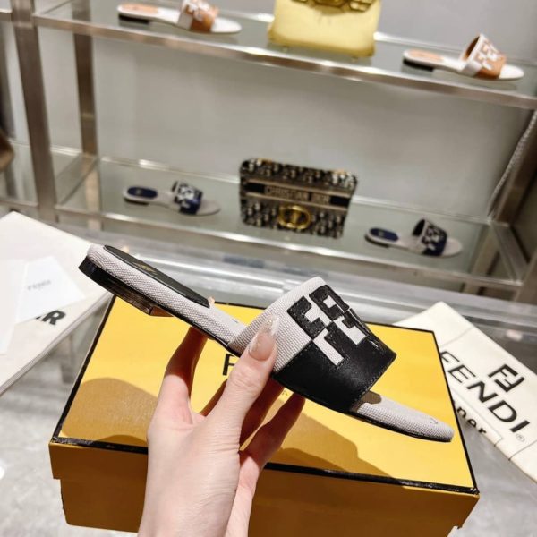 FENDI LOGO BICOLOR FLAT SANDALS WHITE