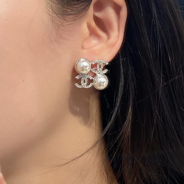 CHANEL STUD EARRINGS GLASS PEARLS SILVER ABF730 B20573 U0937