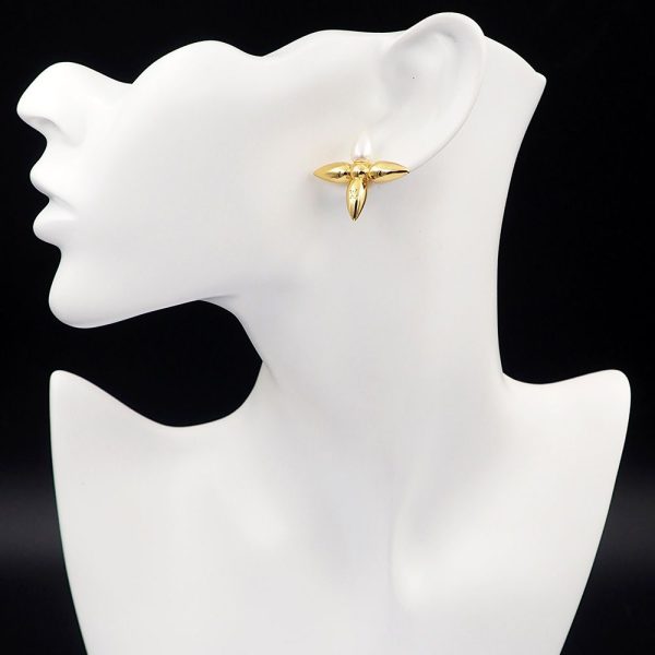 LOUIS VUITTON LOUISETTE EARRINGS GOLD AND PEARLY WHITE M00950
