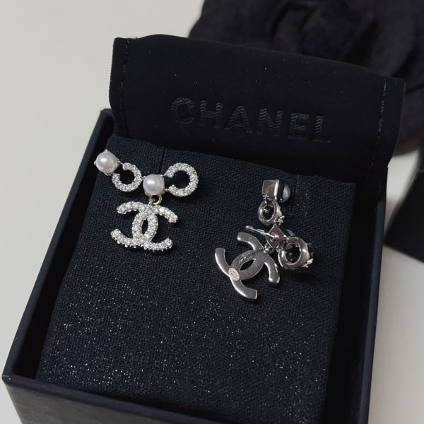 CHANEL EARINGS  PEARLY WHITE AND CRYSTAL SILVER ABF732 B20573 U0937