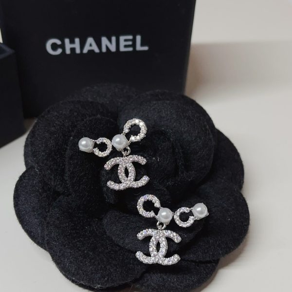 CHANEL EARINGS  PEARLY WHITE AND CRYSTAL SILVER ABF732 B20573 U0937