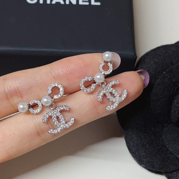 CHANEL EARINGS  PEARLY WHITE AND CRYSTAL SILVER ABF732 B20573 U0937