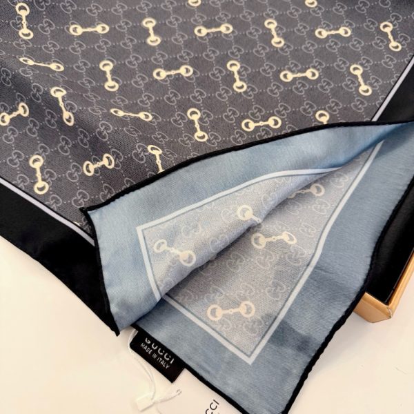 GUCCI PRINTED SILK CARRÉ GOLD GG IN BLACK ‎662576 3G001 1000