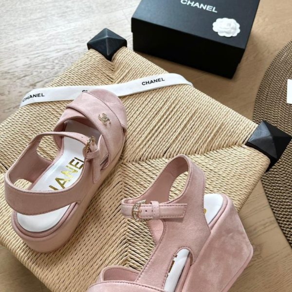 CHANEL INTERLOCKING CC SANDALS PINK