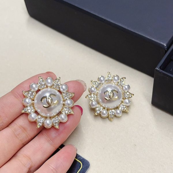 CHANEL SUNBURST PEARL AND CRYSTAL EARRINGS IN GOLD TONE