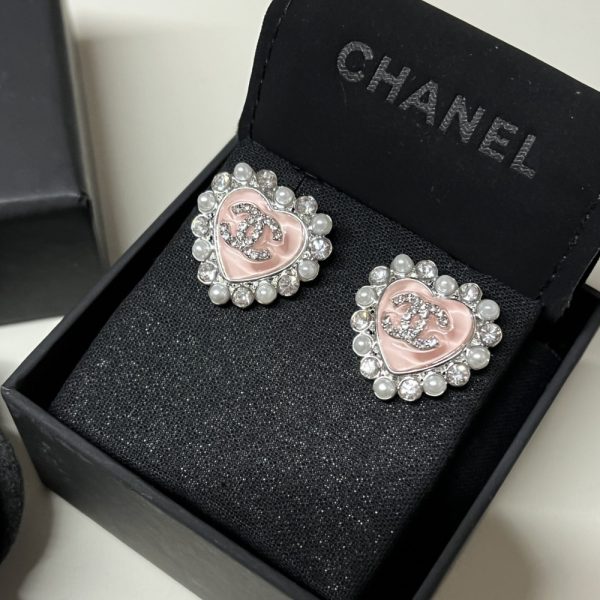 CHANEL HEART MOTIF AND CRYSTAL EARRINGS IN PINK
