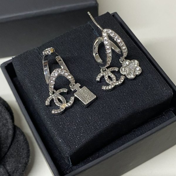 CHANEL PENDANT EARRINGS METAL AND DIAMANTÉS IN SILVER ABF199 B19948 NAFVP