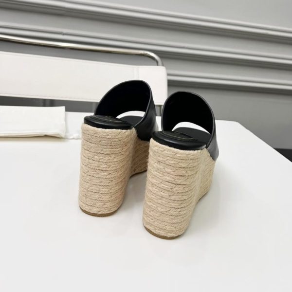 GUCCI WOMEN’S INTERLOCKING G SANDAL BLACK