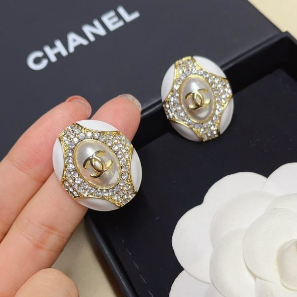CHANEL OVAL CRYSTAL EARRINGS IN GOLD
