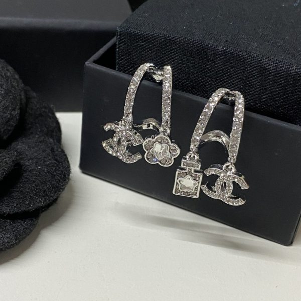 CHANEL PENDANT EARRINGS METAL AND DIAMANTÉS IN SILVER ABF199 B19948 NAFVP
