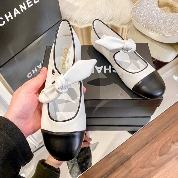 CHANEL MARY JANES SHOES WHITE AND BLACK G46149 X01000 NABTK