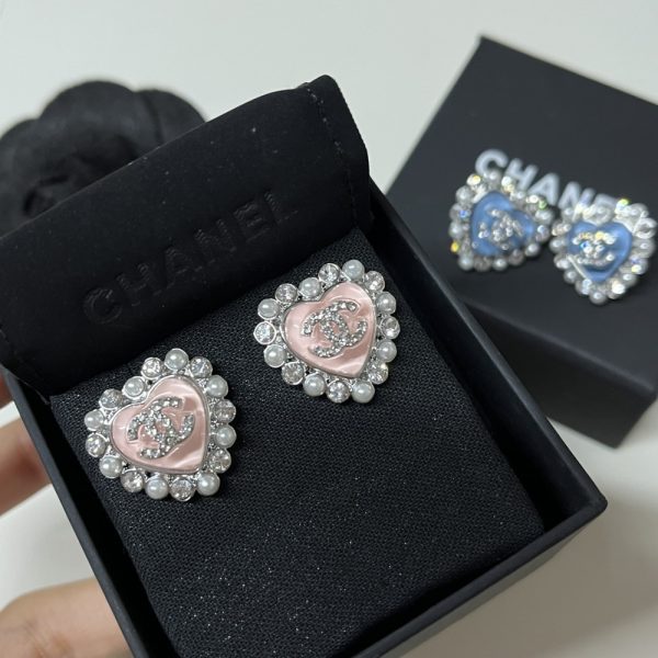 CHANEL HEART MOTIF AND CRYSTAL EARRINGS IN PINK