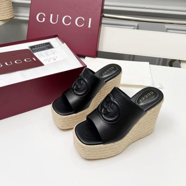 GUCCI WOMEN’S INTERLOCKING G SANDAL BLACK