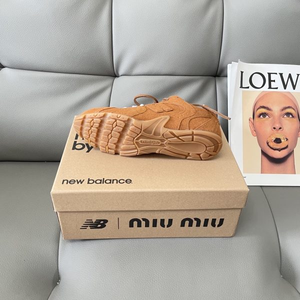 MIU MIU X NEW BALANCE 530 SL SUEDE SNEAKERS CINNAMON 5E165E Z5O F0401 F D005