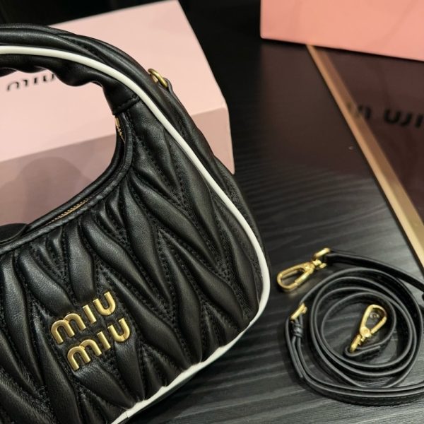 MIUMIU WANDER MATELASSÉ BAG BLACK AND WHITE 20CM