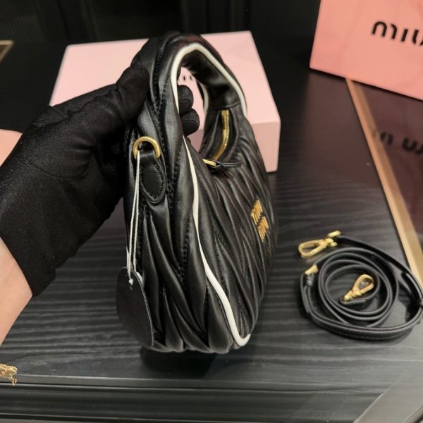 MIUMIU WANDER MATELASSÉ BAG BLACK AND WHITE 20CM
