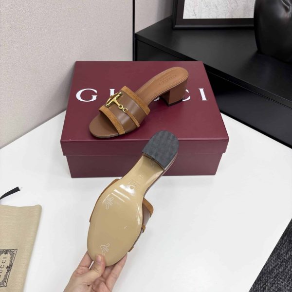 GUCCI WOMEN’S SLIDE SANDAL WITH HORSEBIT LIGHT BROWN  ‎834421 AAEXM 2718
