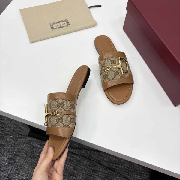 GUCCI WOMEN’S SLIDE SANDAL WITH HORSEBIT LIGHT BROWN 834427 AAE05 2747