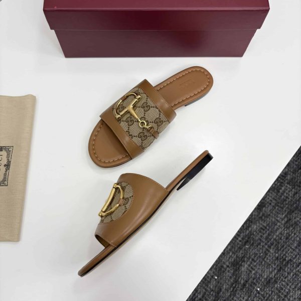 GUCCI WOMEN’S SLIDE SANDAL WITH HORSEBIT LIGHT BROWN 834427 AAE05 2747