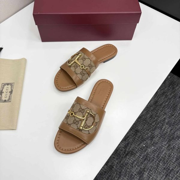 GUCCI WOMEN’S SLIDE SANDAL WITH HORSEBIT LIGHT BROWN 834427 AAE05 2747