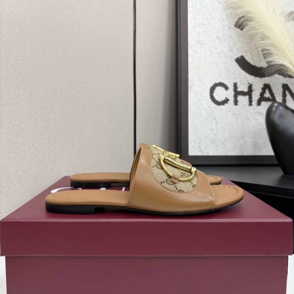 GUCCI WOMEN’S SLIDE SANDAL WITH HORSEBIT LIGHT BROWN 834427 AAE05 2747