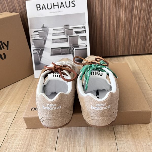 MIU MIU X NEW BALANCE 530 SL SUEDE SNEAKERS ECRU 5E165E Z5O F0379 F D005