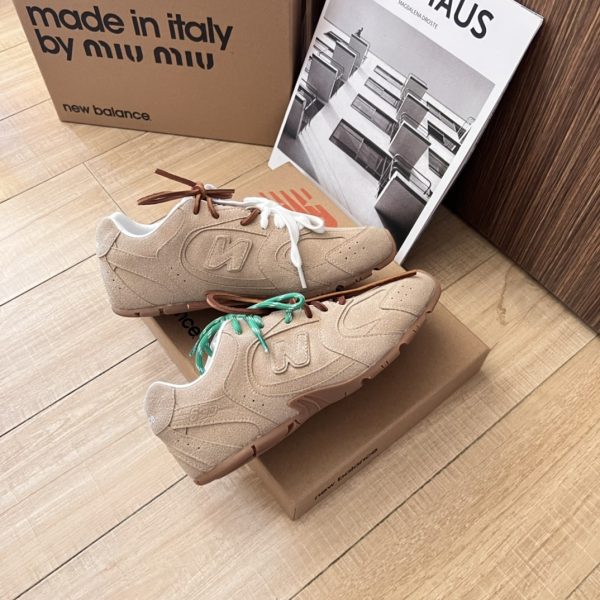 MIU MIU X NEW BALANCE 530 SL SUEDE SNEAKERS ECRU 5E165E Z5O F0379 F D005