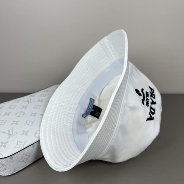PRADA RE NYLON BUCKET HAT WHITE