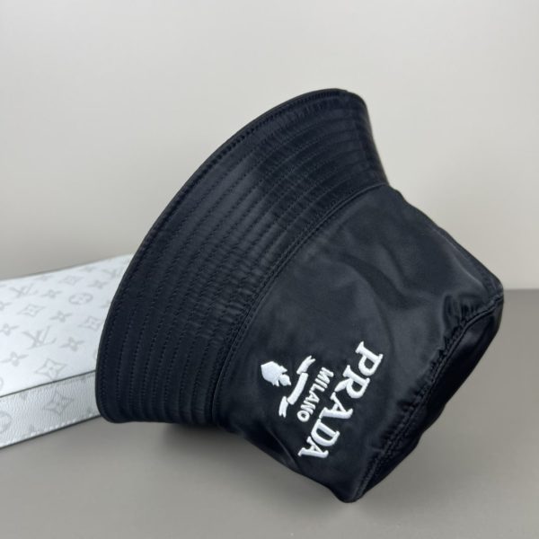 PRADA RE NYLON BUCKET HAT BLACK 2HC137 2CZQ F0967